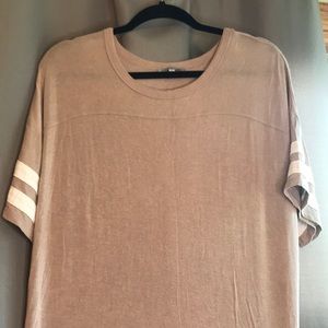 Charlotte Russe Boyfriend Tee L in Taupe